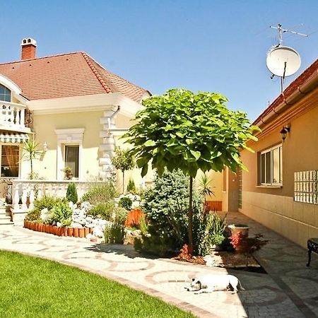 Gombos Apartman Apartment Hajduszoboszlo Exterior photo