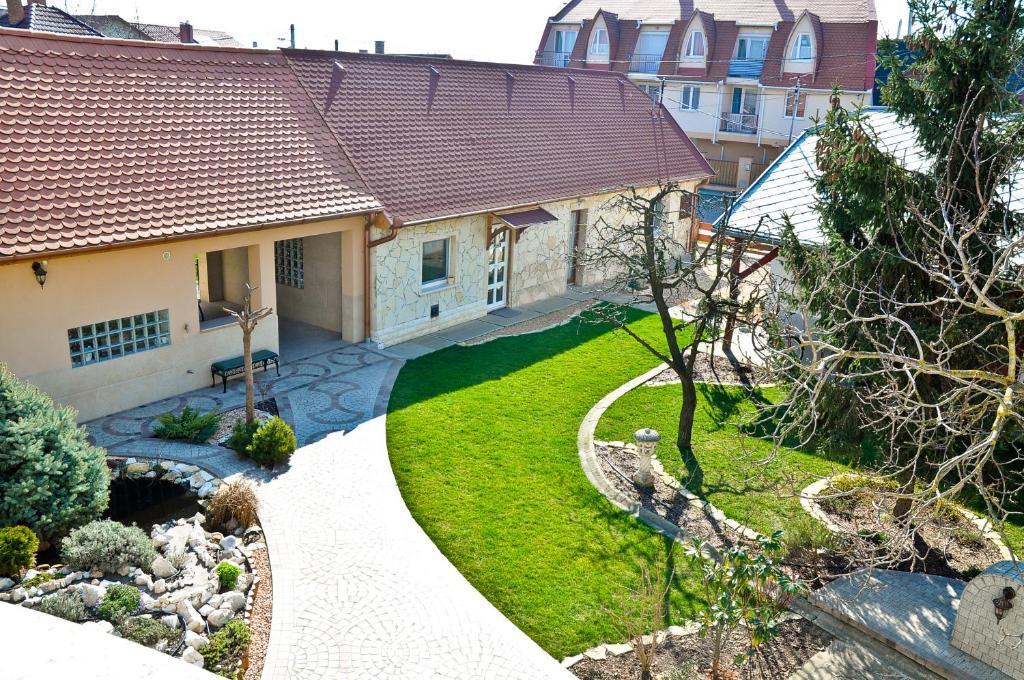 Gombos Apartman Apartment Hajduszoboszlo Exterior photo