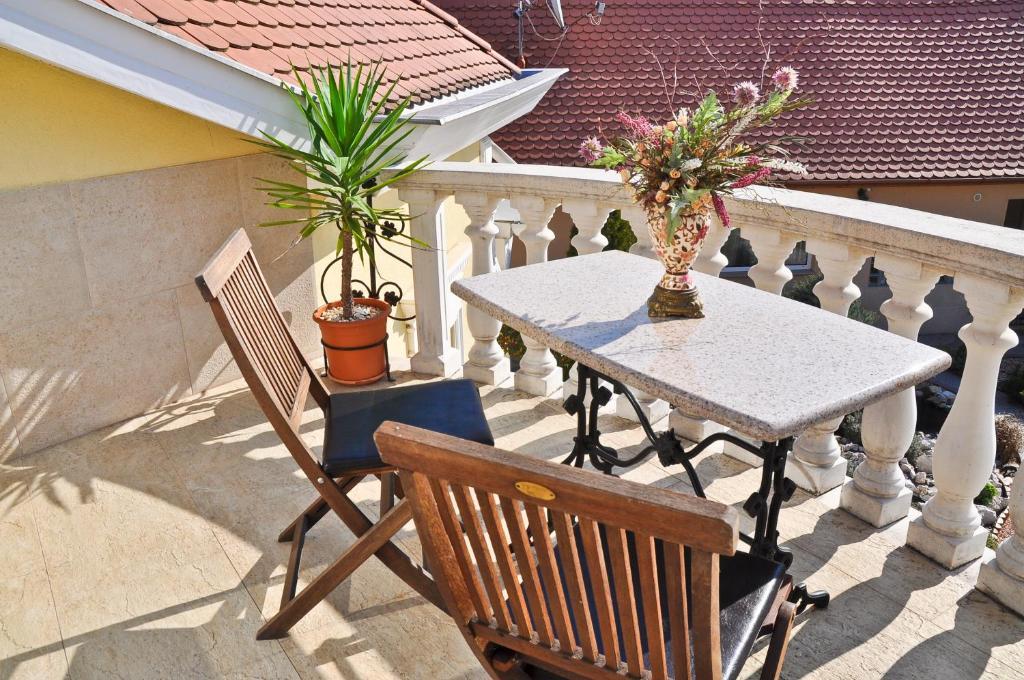 Gombos Apartman Apartment Hajduszoboszlo Exterior photo